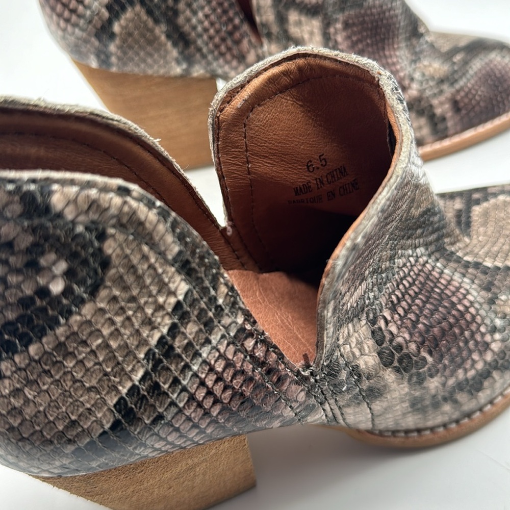 Jeffrey Campbell Python Snake Rosalee Pull On Blo… - image 8